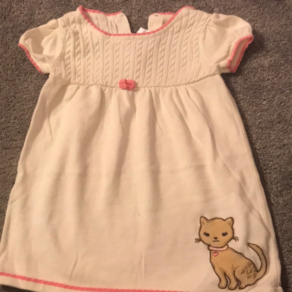 Long short sleeved sweater cat shirt.